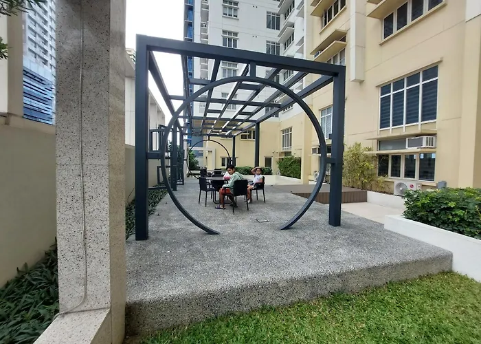 Makati Bliss - Cozy Urban Retreat Apartment *